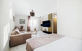 Fortune Apartments - River View, Contactless